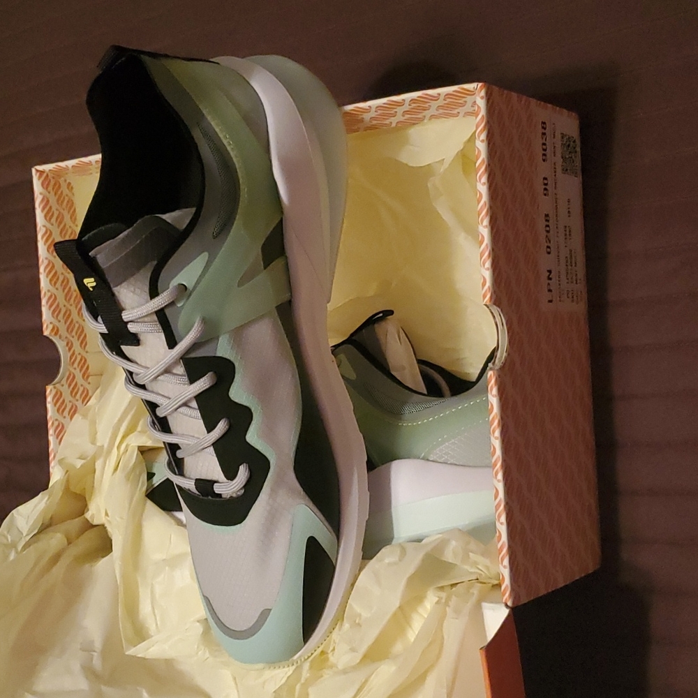 Fabletics Sneaker sz 11 - Picture 2 of 4